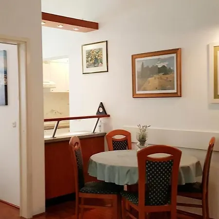 With A Parking Space - 18988 Makarska